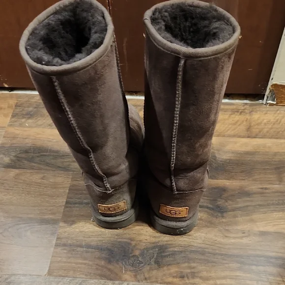 UGG - SIZE 5 - Picture 2 of 3